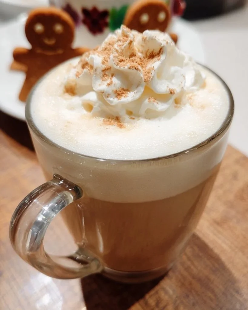 A beautifully crafted Fluffy Latte topped with frothy milk and latte art.