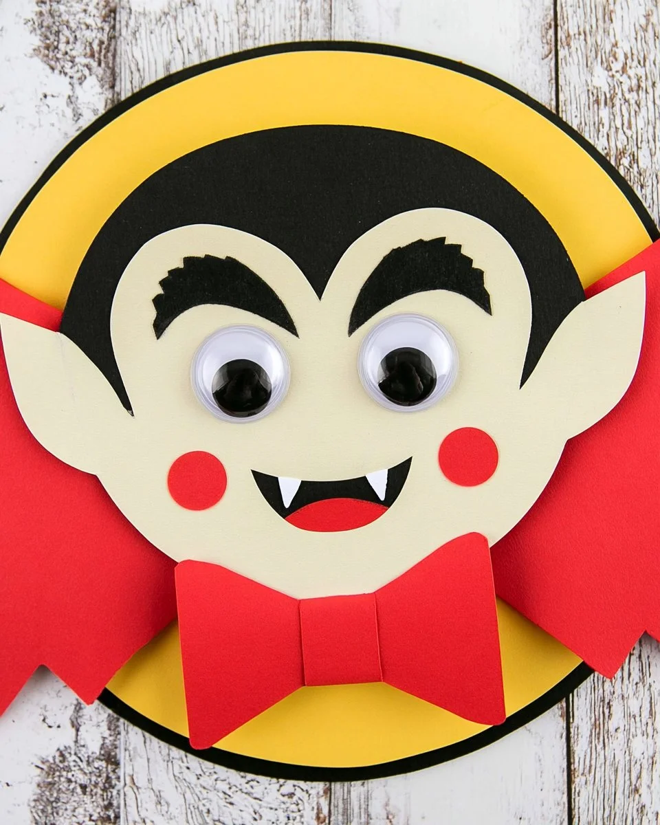 Darling paper plate vampire craft for creative Halloween projects.