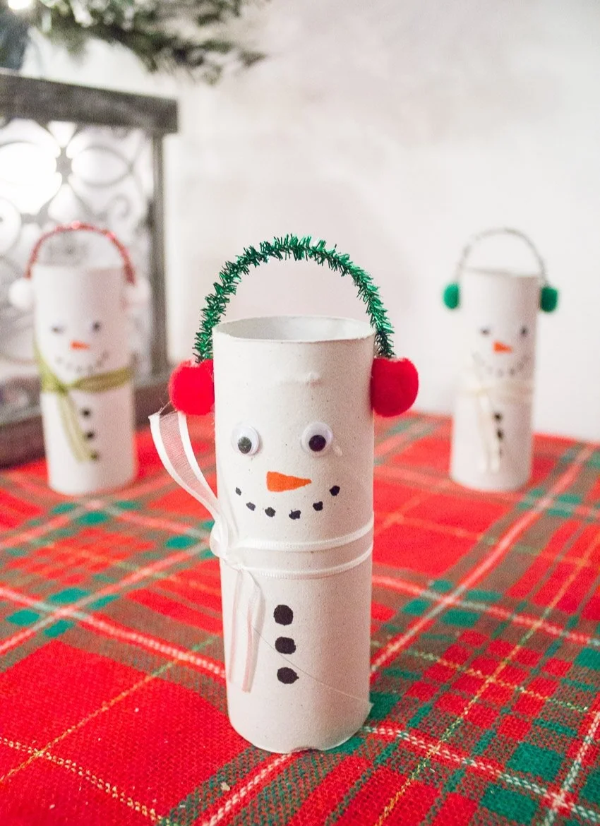 DIY toilet paper roll snowmen craft project idea