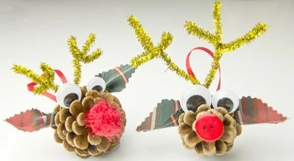 Beautiful pinecone reindeer ornaments for holiday decorations